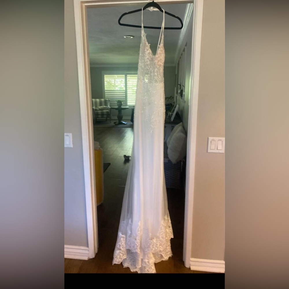 NWOT Never worn wedding dress and veil. Size small. White - Picture 6 of 8